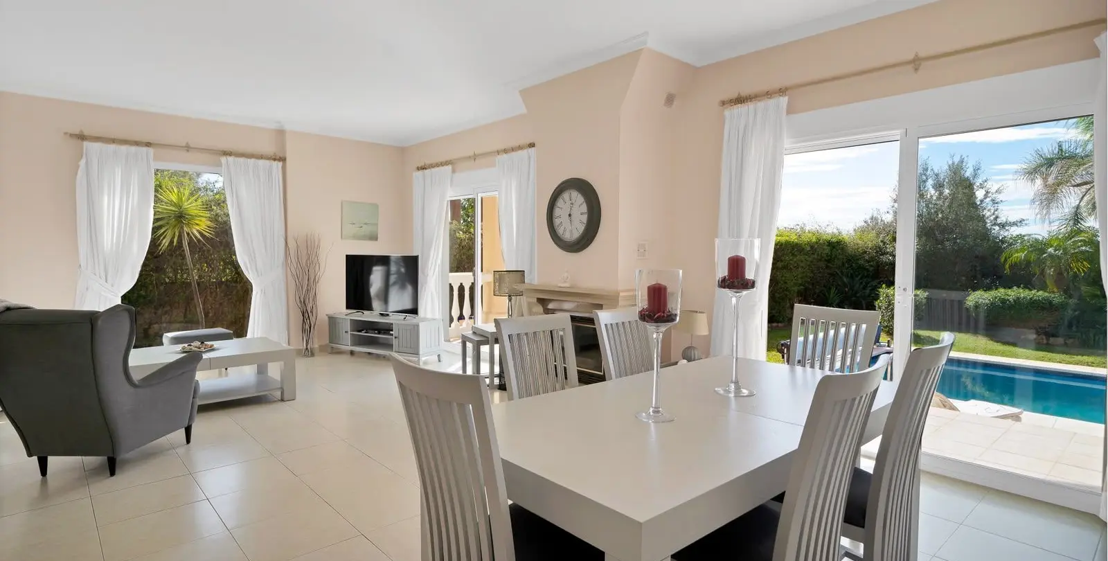 Продажа  отдельно стоящей виллы в Benalmadena Costa 10