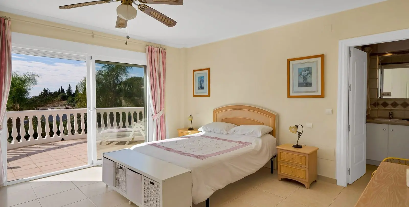 Продажа  отдельно стоящей виллы в Benalmadena Costa 23