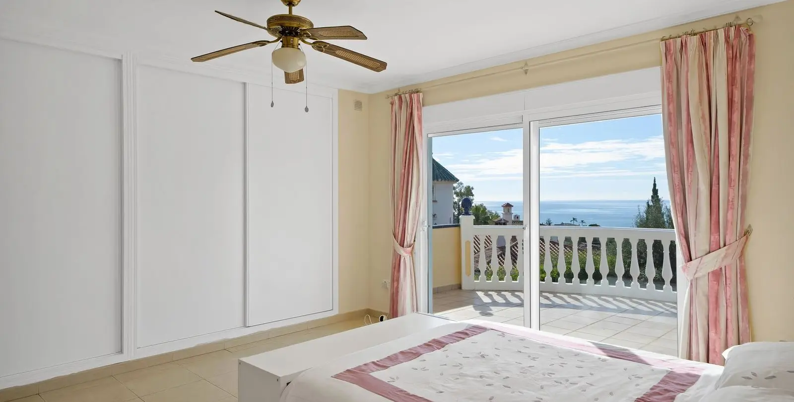 Продажа  отдельно стоящей виллы в Benalmadena Costa 24