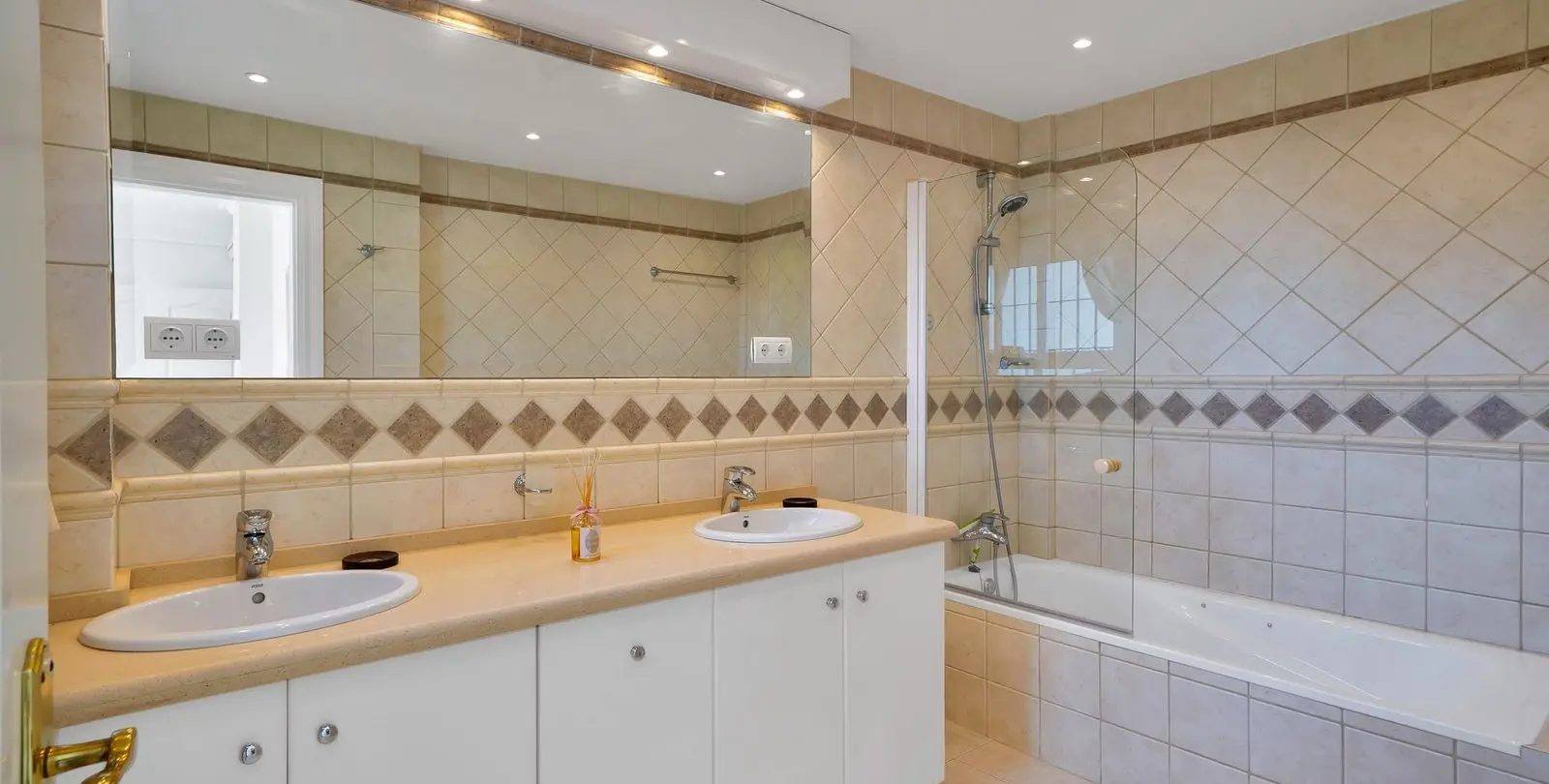 Продажа  отдельно стоящей виллы в Benalmadena Costa 28