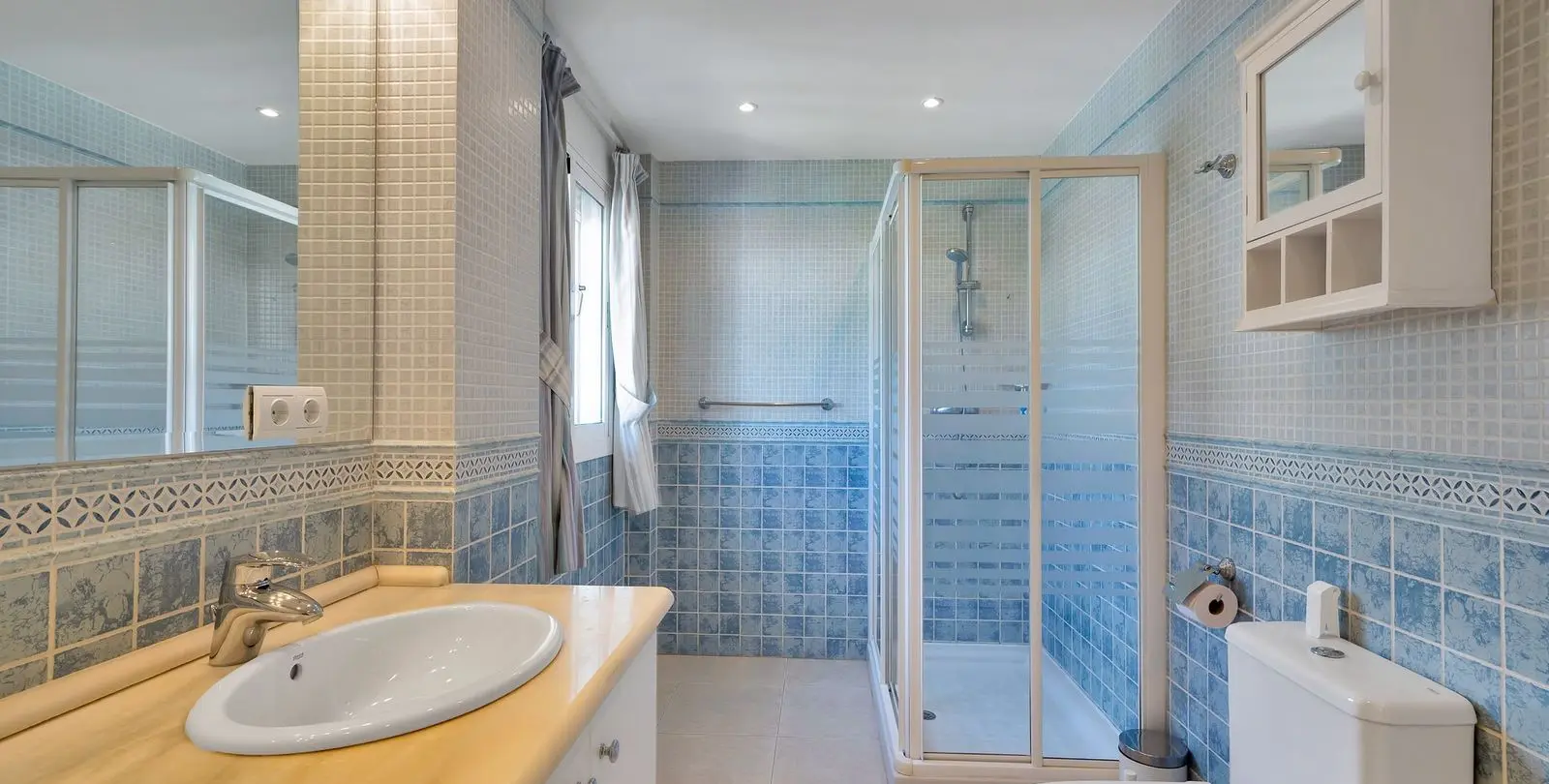 Продажа  отдельно стоящей виллы в Benalmadena Costa 35
