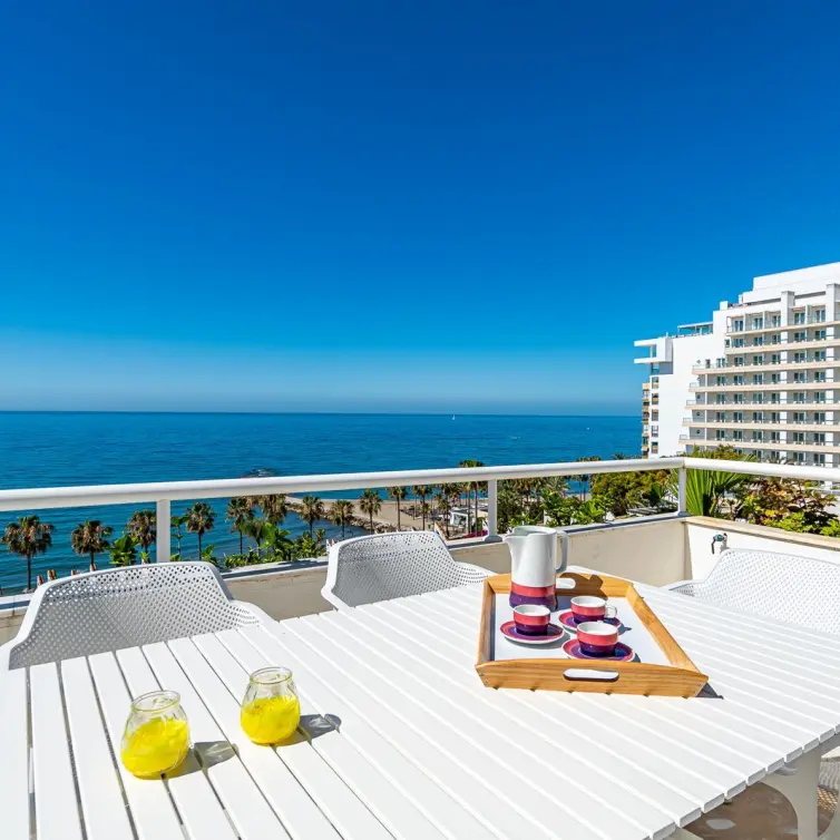 Продажа апартаментов на среднем этаже в Marbella