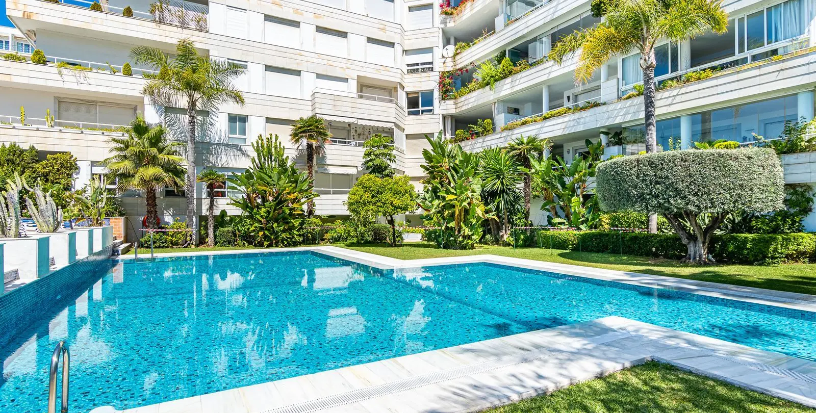 Продажа апартаментов на среднем этаже в Marbella 24