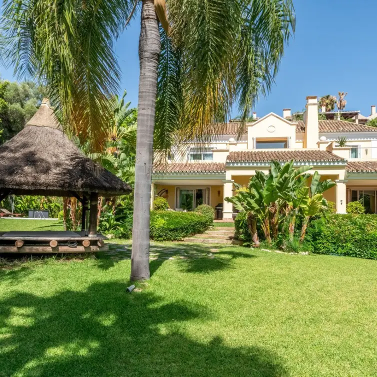 Продажа  отдельно стоящей виллы в La Quinta