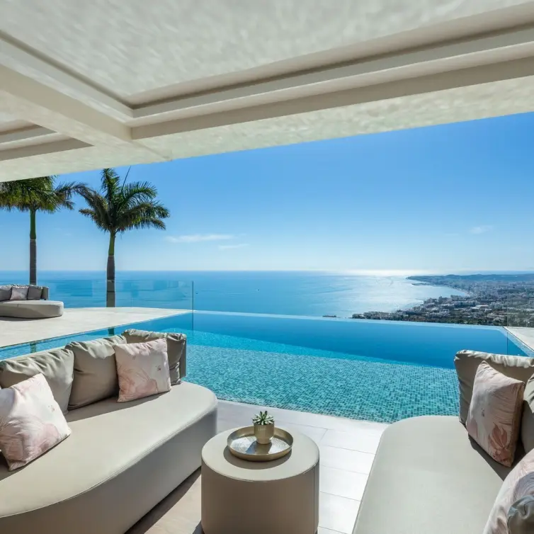 Продажа  отдельно стоящей виллы в Benalmadena