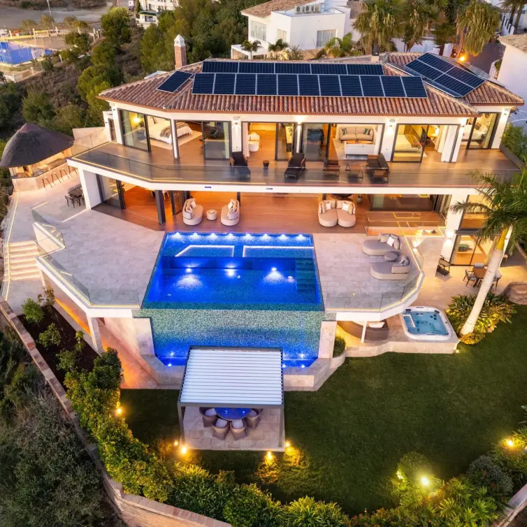 Продажа  отдельно стоящей виллы в Benalmadena
