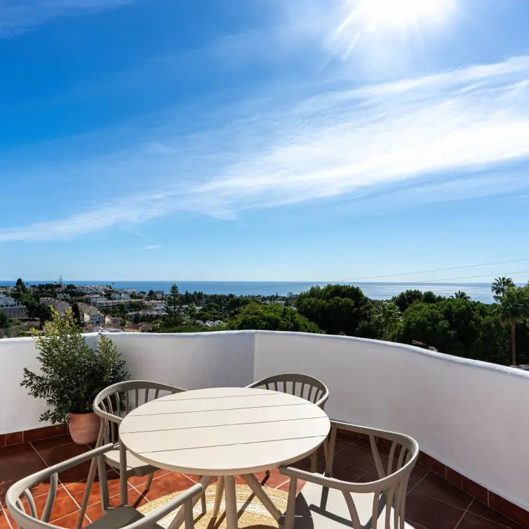 Venta de apartamento en planta media en Calahonda