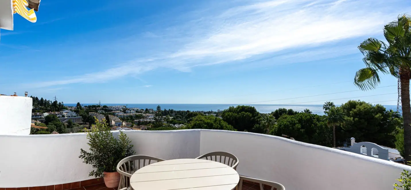 Venta de apartamento en planta media en Calahonda 0
