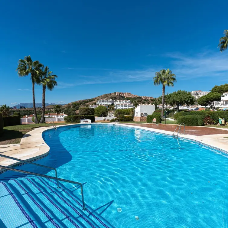 Venta de apartamento en planta media en Calahonda