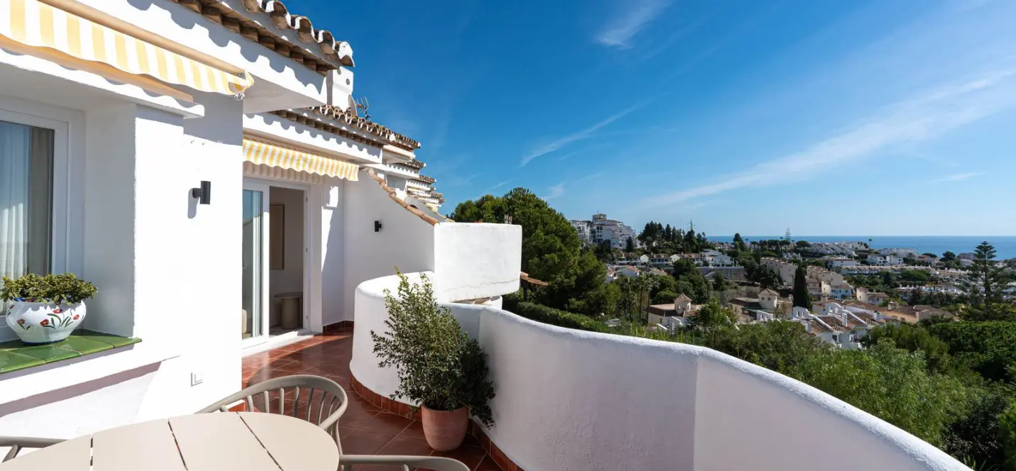 Venta de apartamento en planta media en Calahonda 4