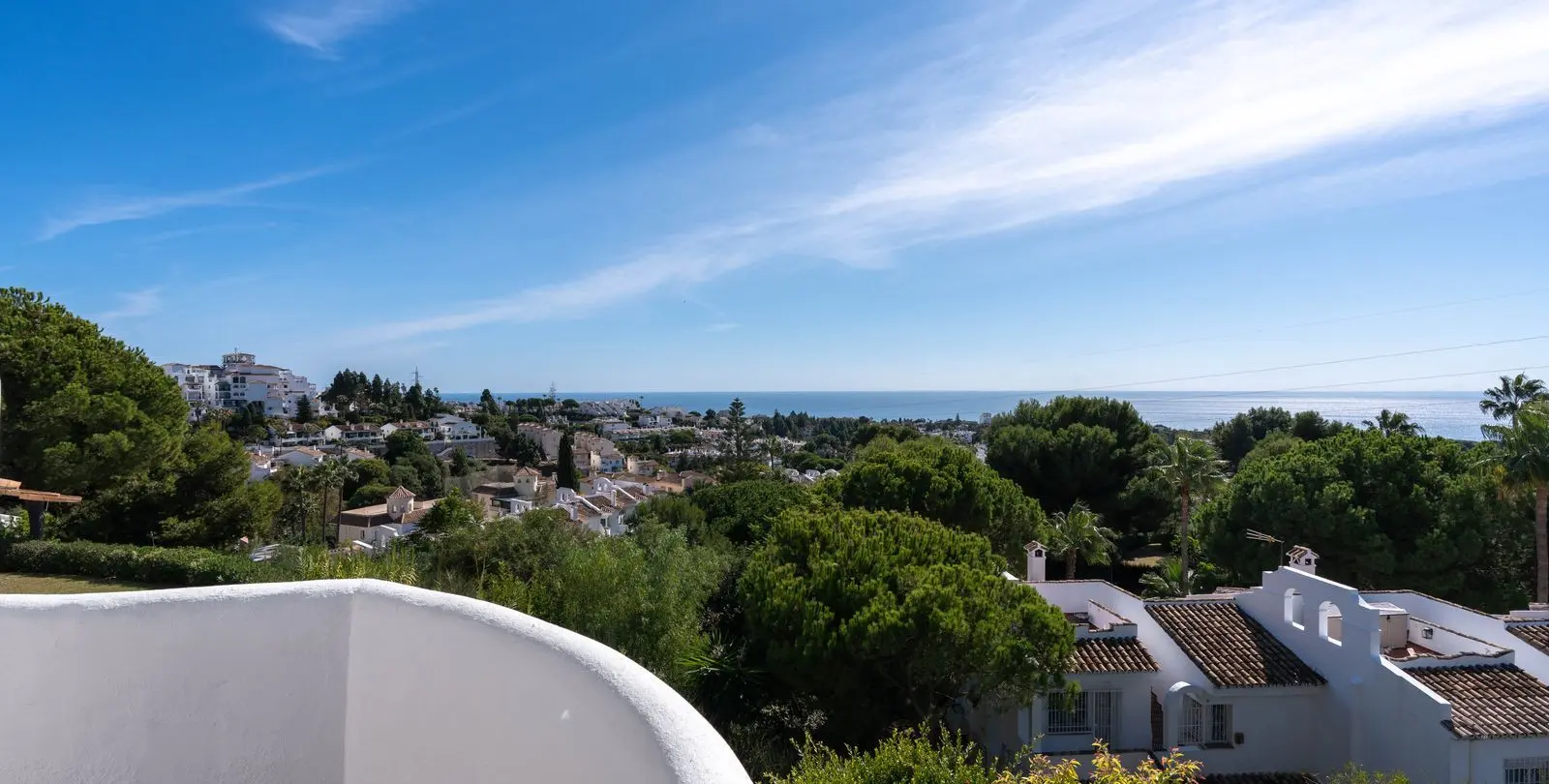 Venta de apartamento en planta media en Calahonda 8