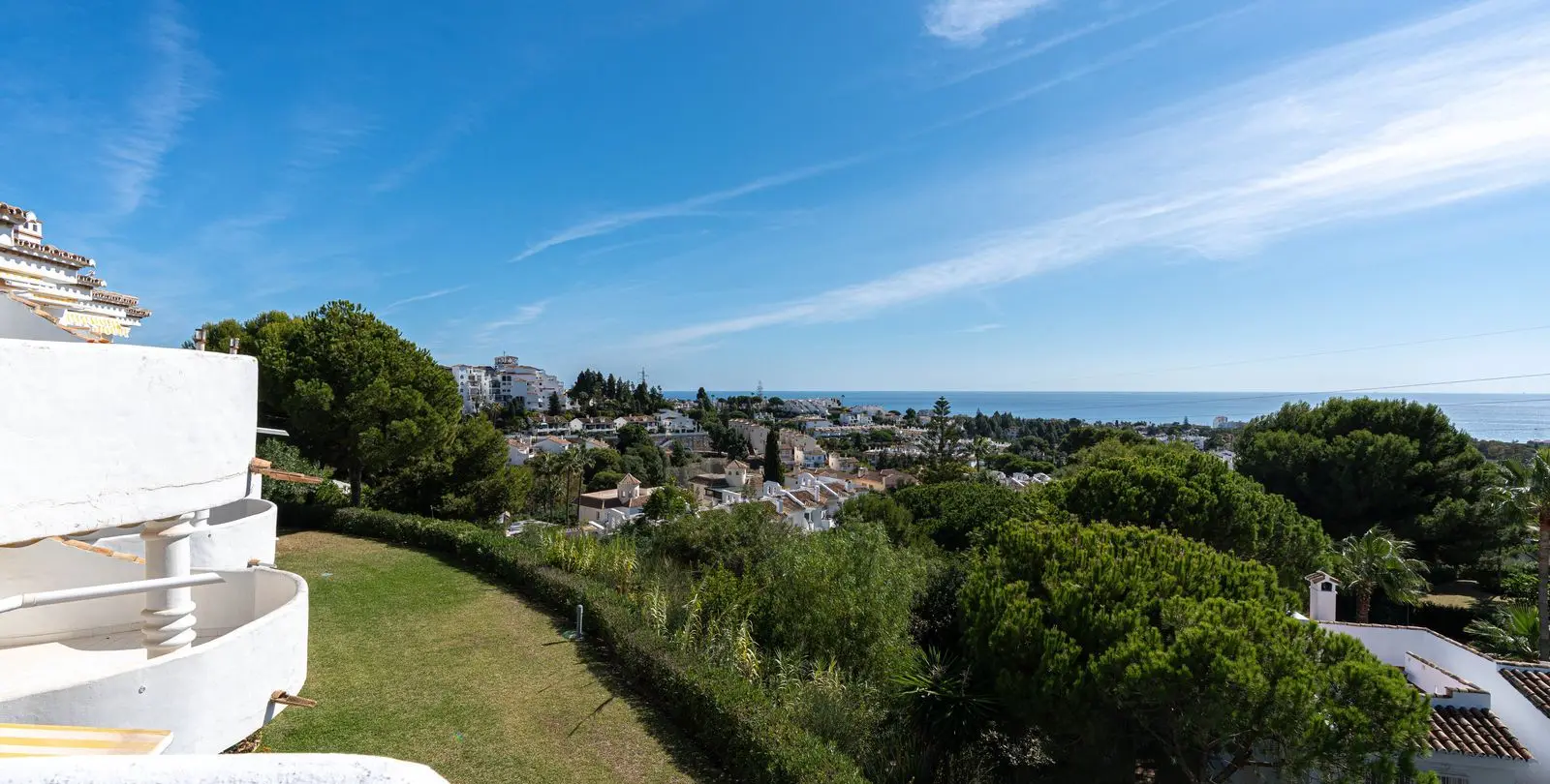 Venta de apartamento en planta media en Calahonda 9