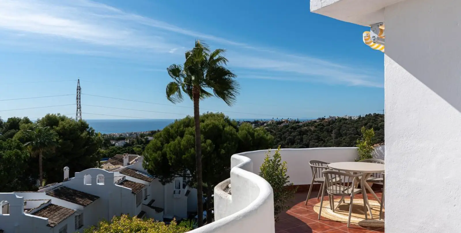 Venta de apartamento en planta media en Calahonda 19