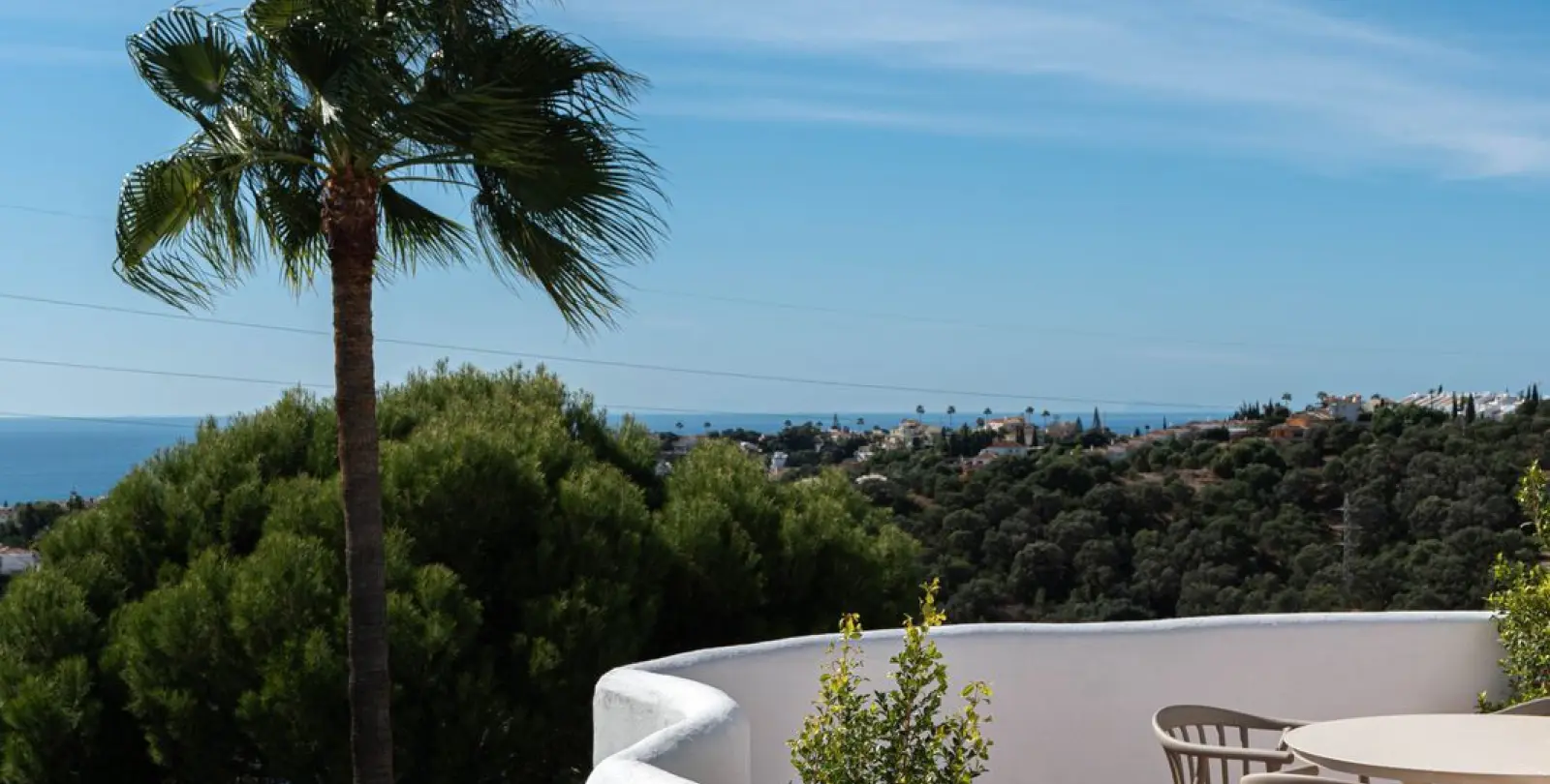 Venta de apartamento en planta media en Calahonda 20