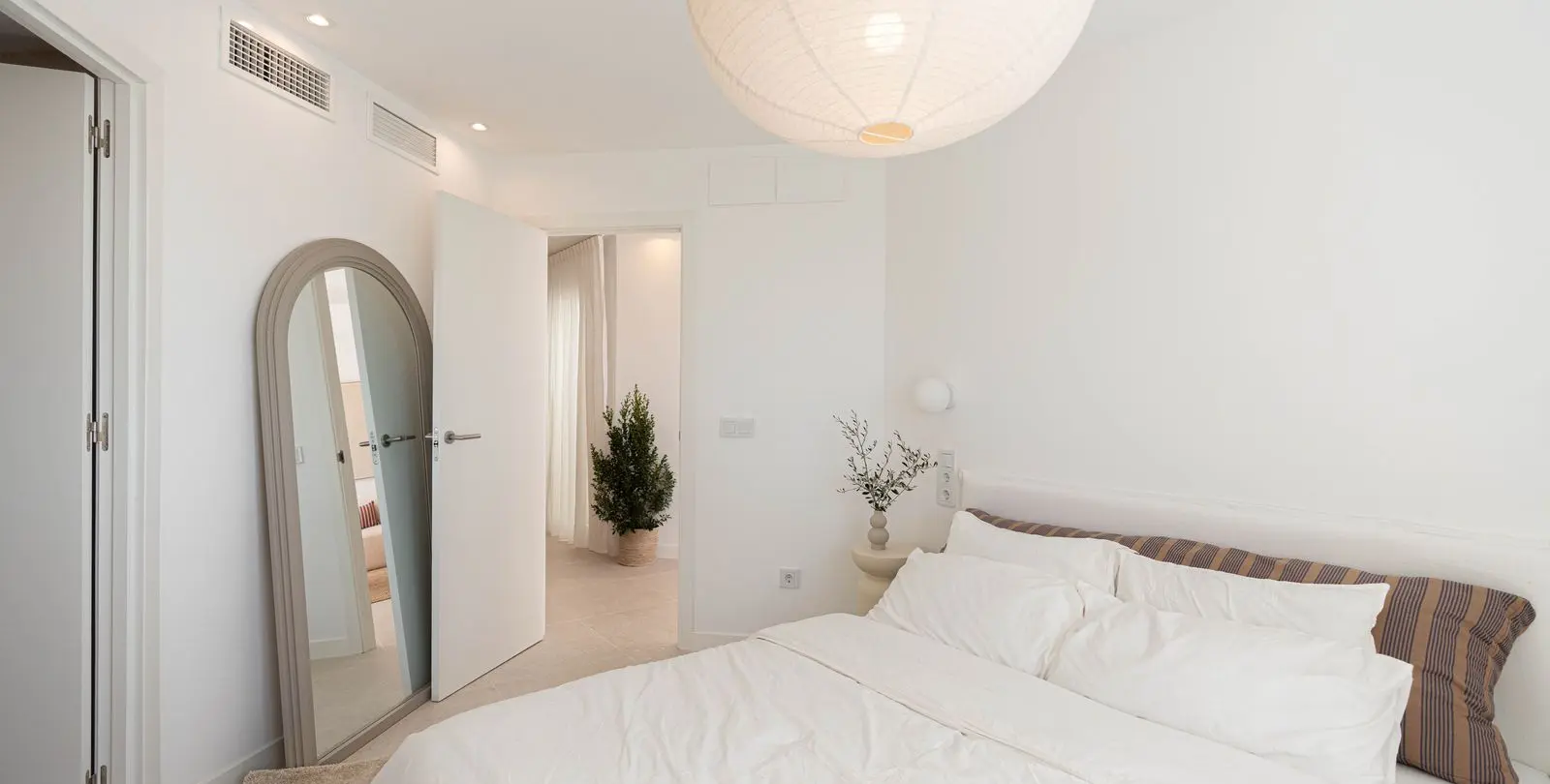Venta de apartamento en planta media en Calahonda 22