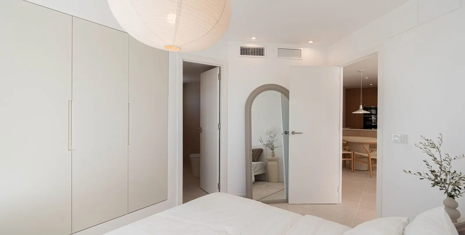 Venta de apartamento en planta media en Calahonda 23