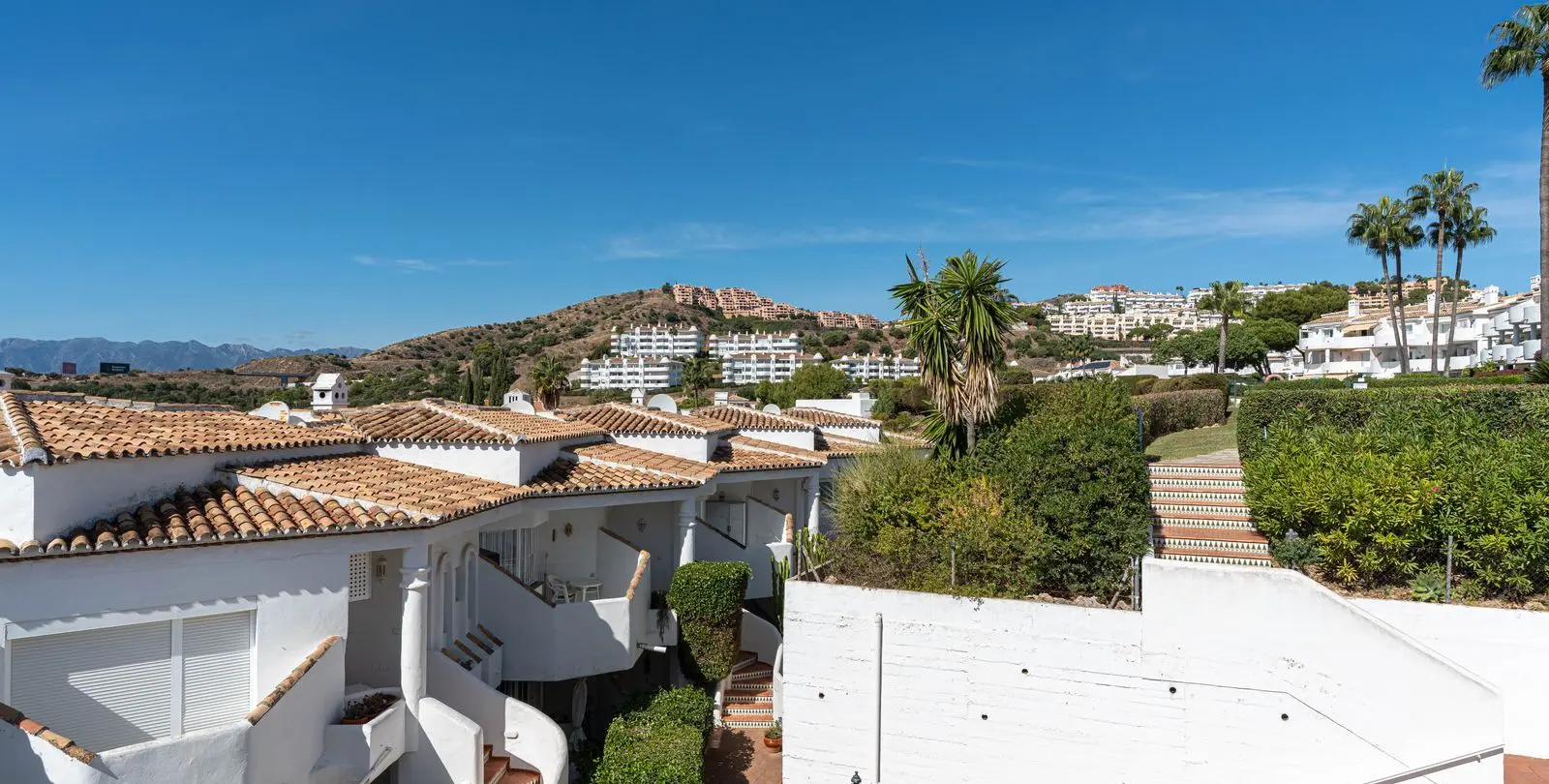 Venta de apartamento en planta media en Calahonda 30