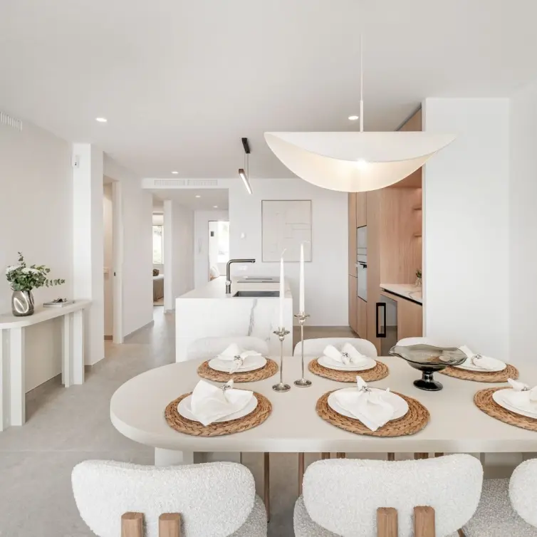 Sale of middle floor apartment in Nueva Andalucía