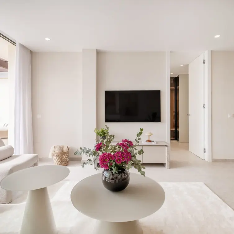 Sale of middle floor apartment in Nueva Andalucía