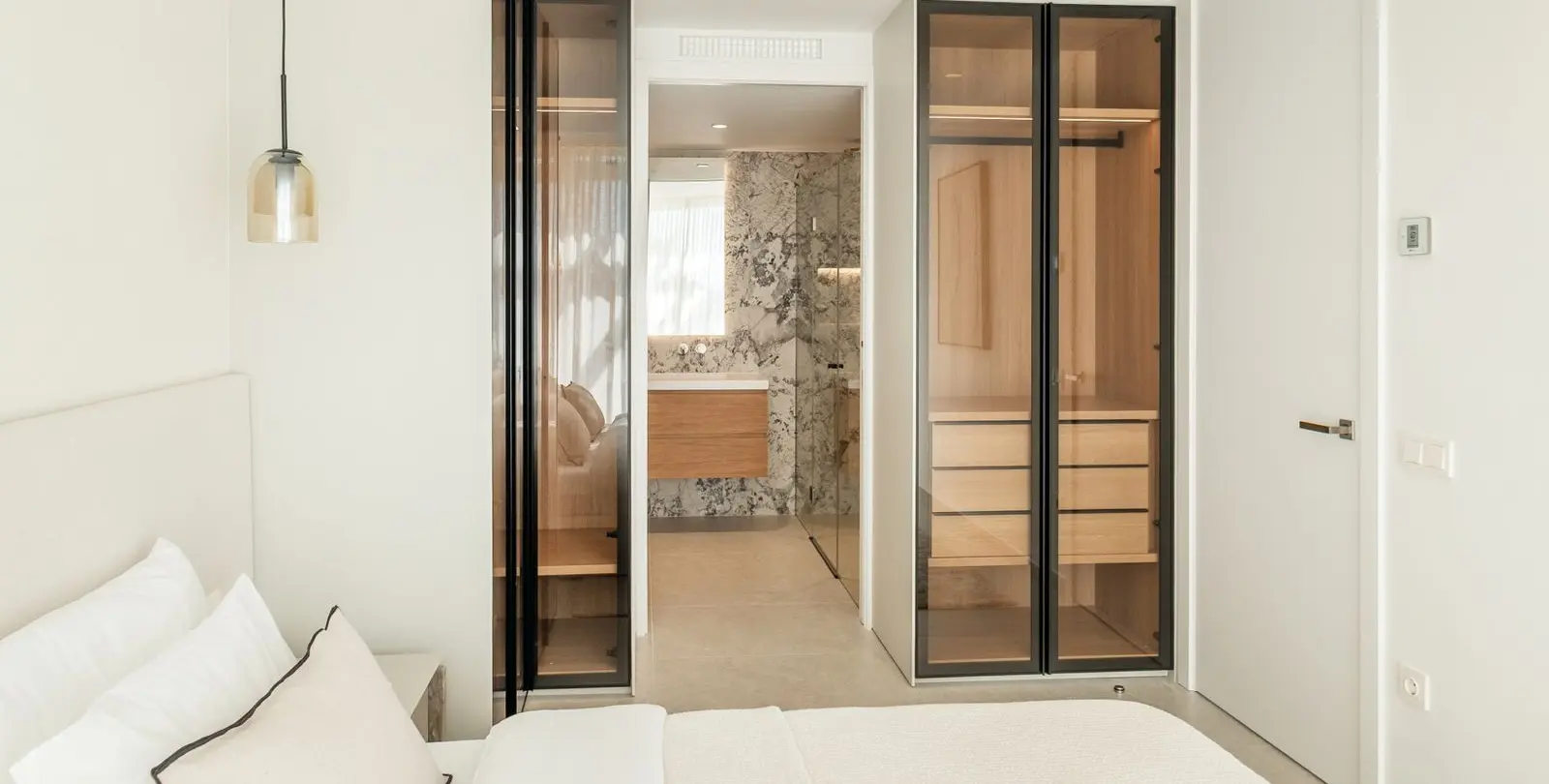 Sale of middle floor apartment in Nueva Andalucía 21
