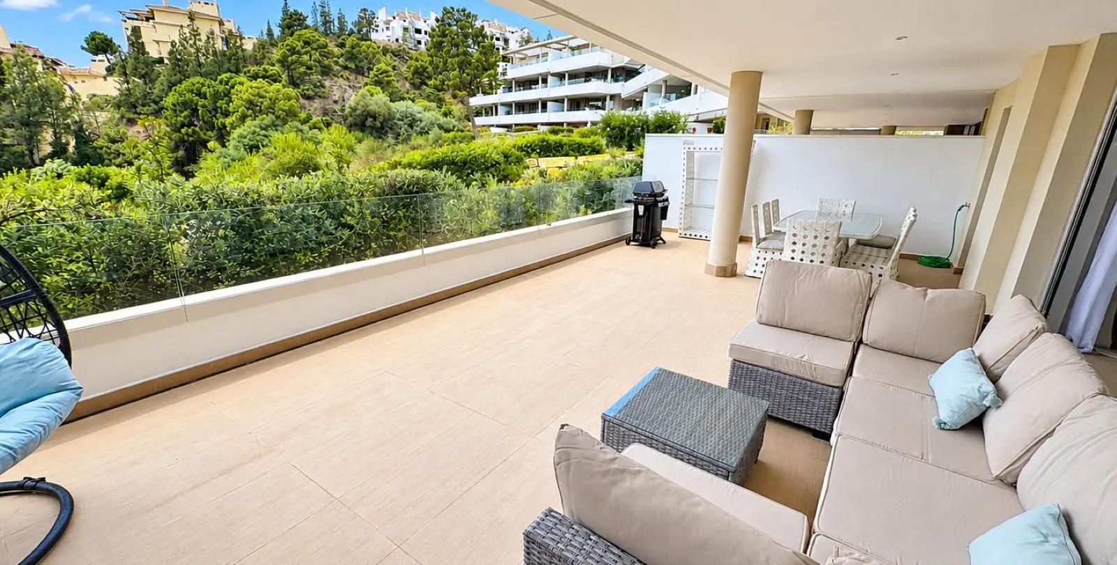 Sale of ground floor apartment in Benahavís 4