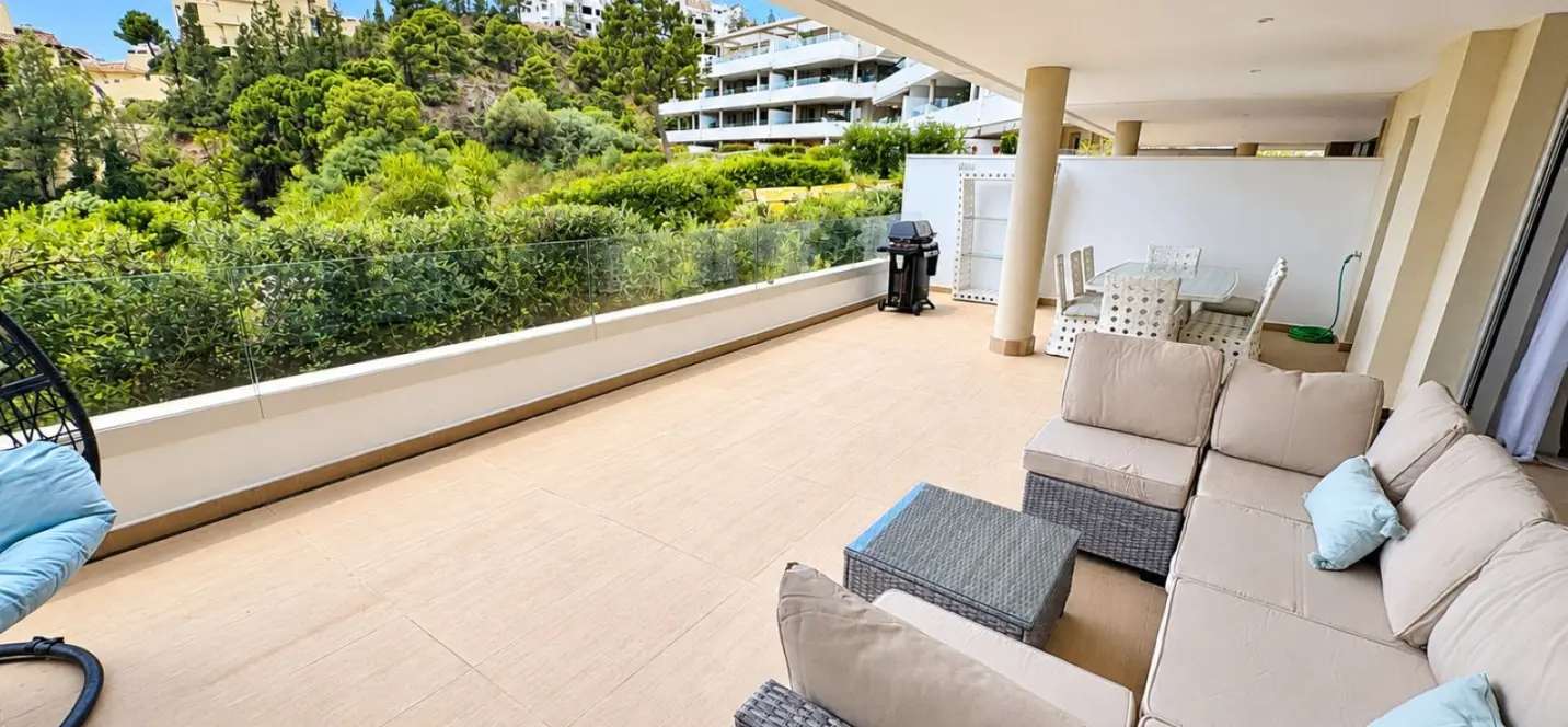 Sale of ground floor apartment in Benahavís 3