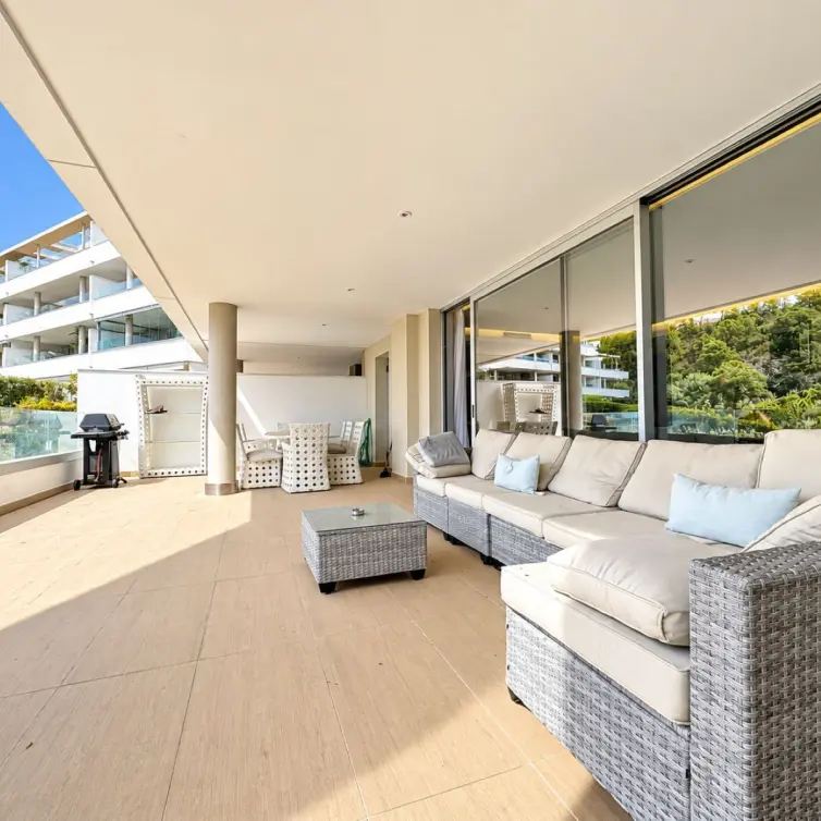 Sale of ground floor apartment in Benahavís