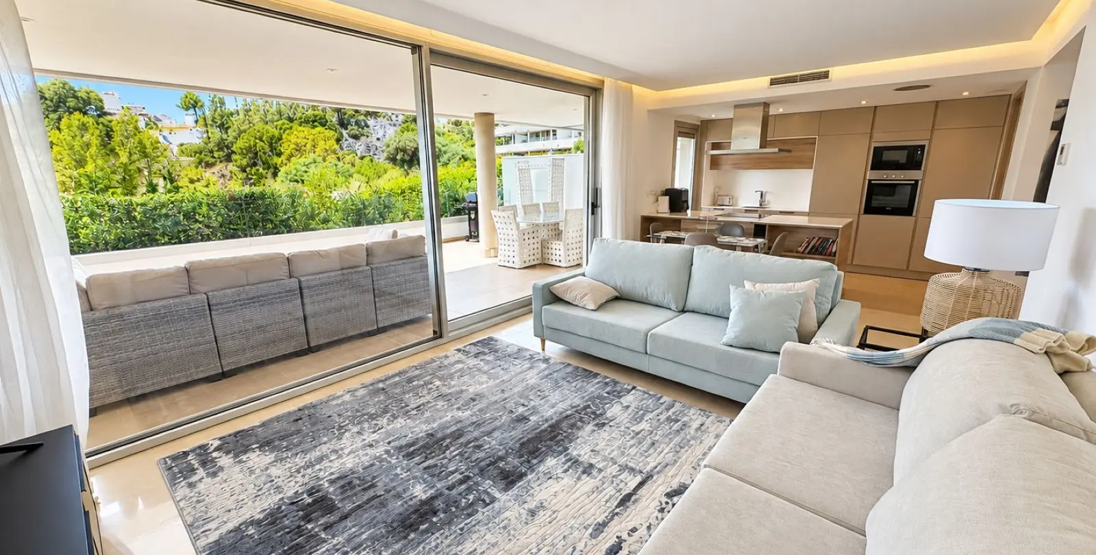 Sale of ground floor apartment in Benahavís 7
