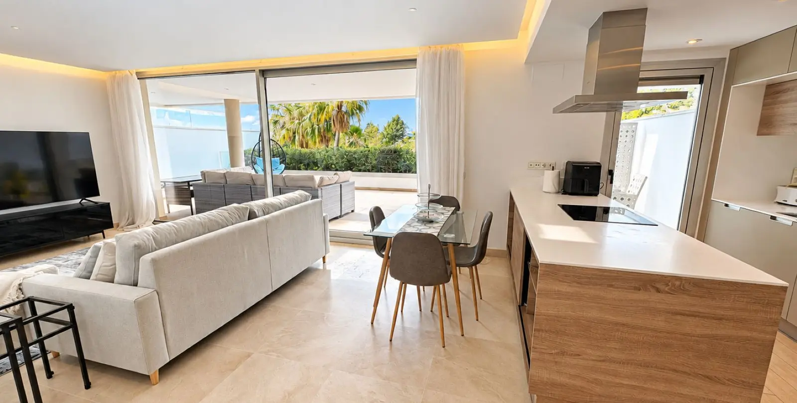 Sale of ground floor apartment in Benahavís 8