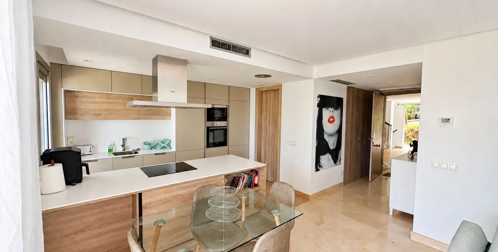 Sale of ground floor apartment in Benahavís 9