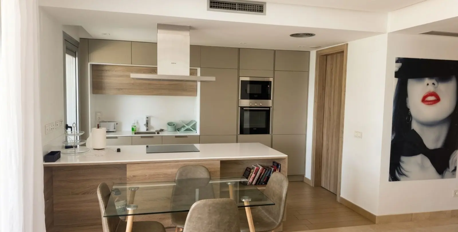 Sale of ground floor apartment in Benahavís 10