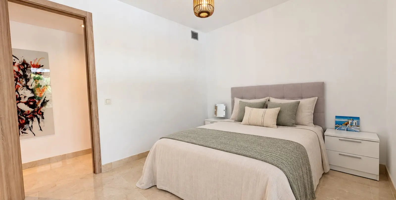 Sale of ground floor apartment in Benahavís 11