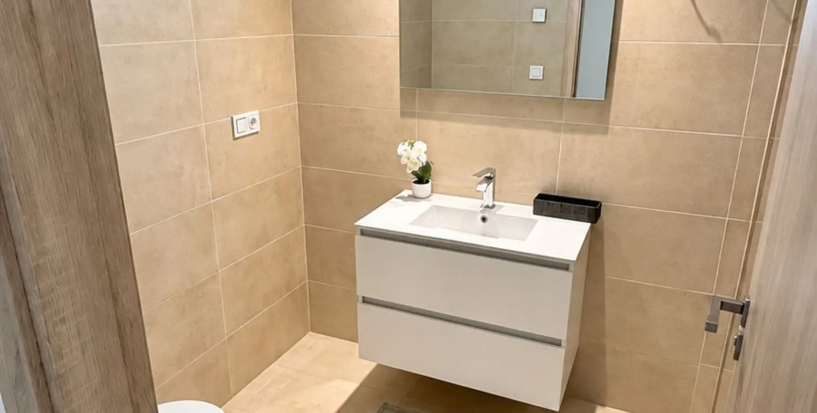 Sale of ground floor apartment in Benahavís 14