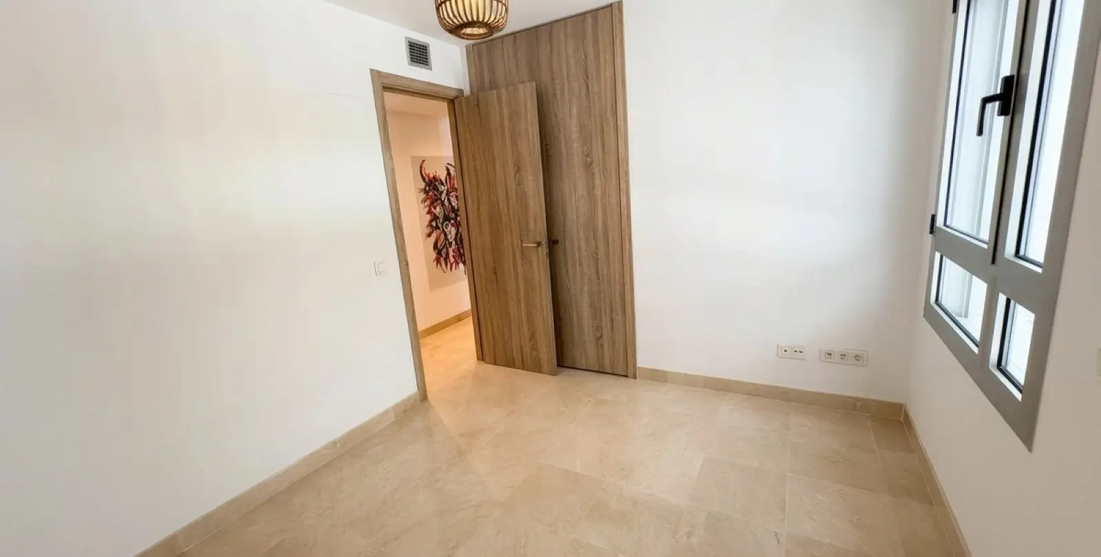 Sale of ground floor apartment in Benahavís 15
