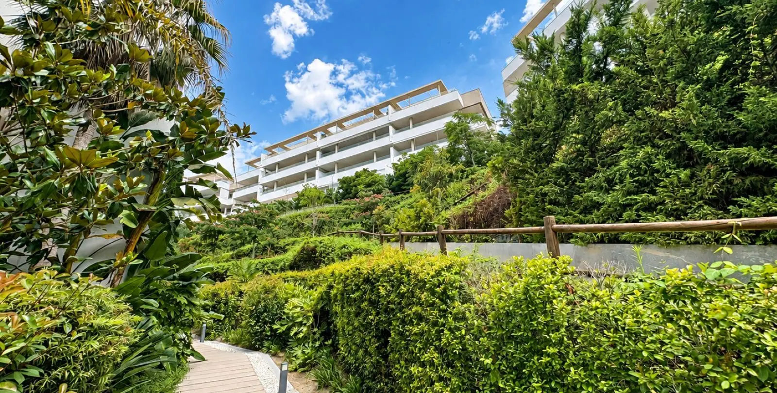 Sale of ground floor apartment in Benahavís 18