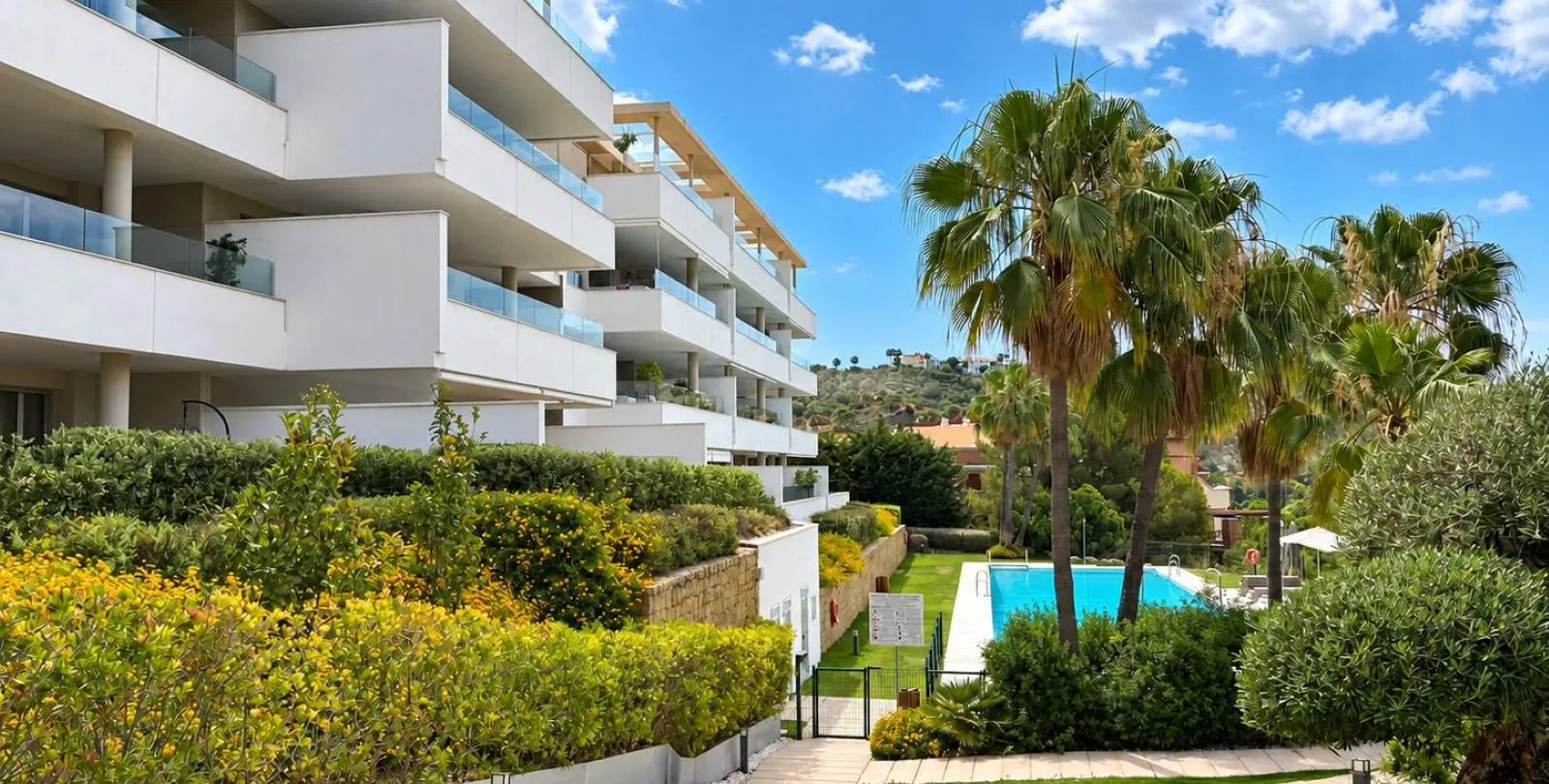 Sale of ground floor apartment in Benahavís 20