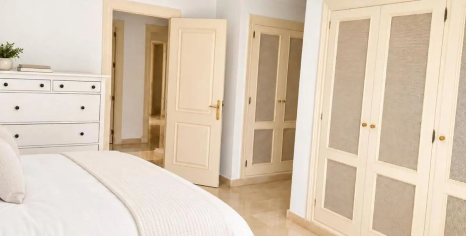 Venta de ático dúplex en Nueva Andalucía 11