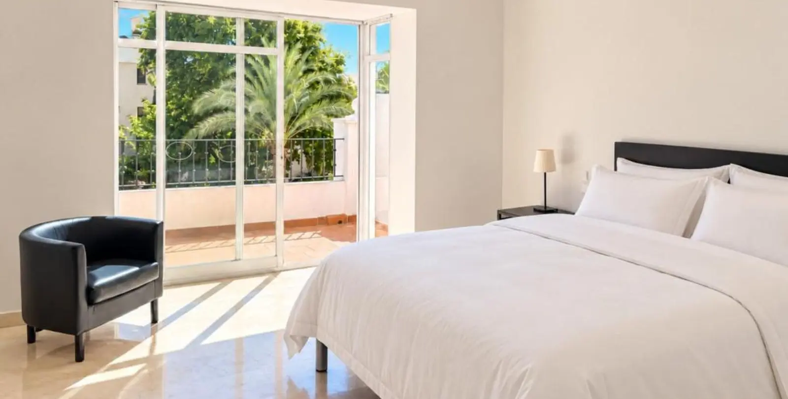 Venta de ático dúplex en Nueva Andalucía 12
