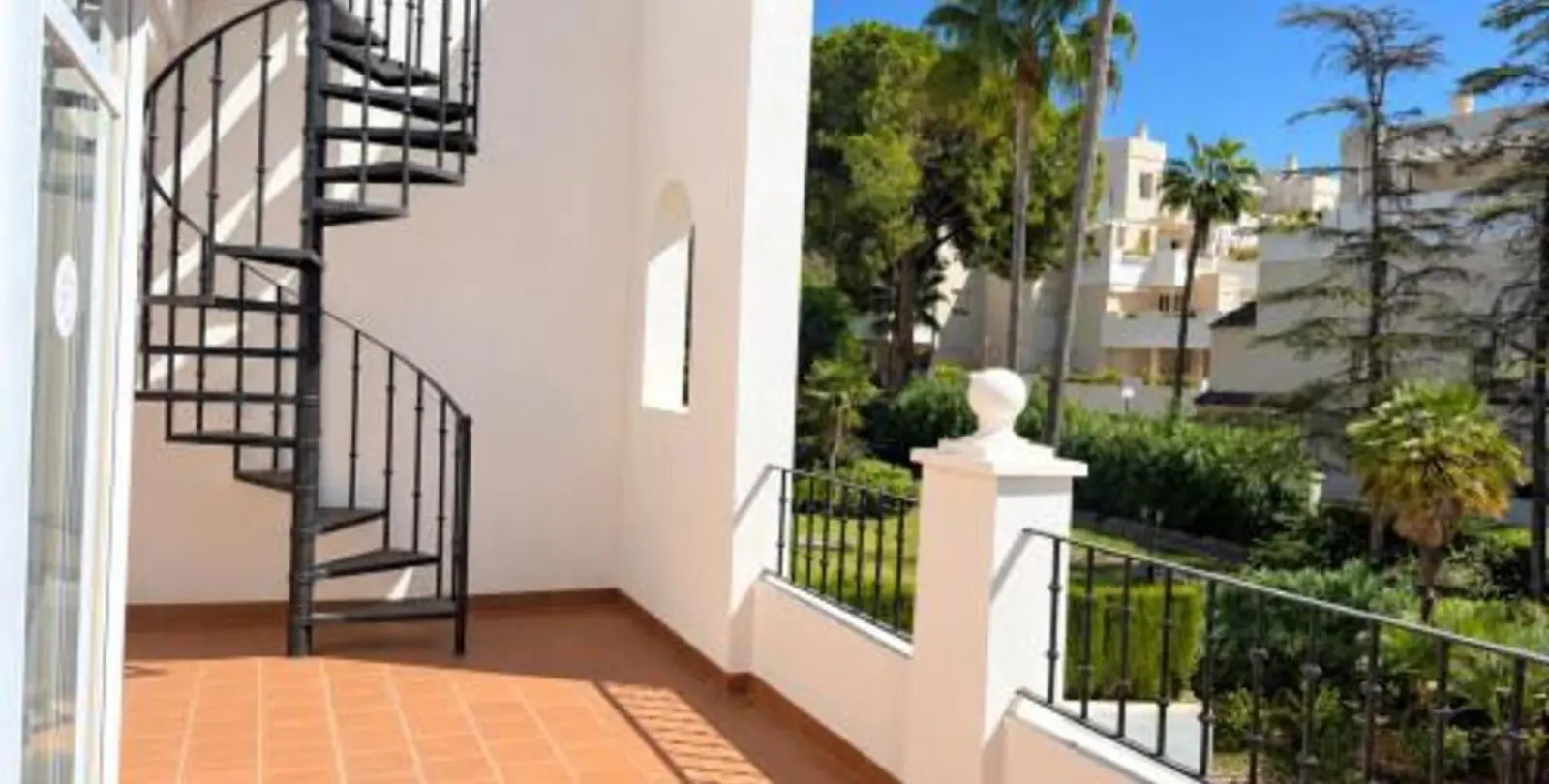 Venta de ático dúplex en Nueva Andalucía 18