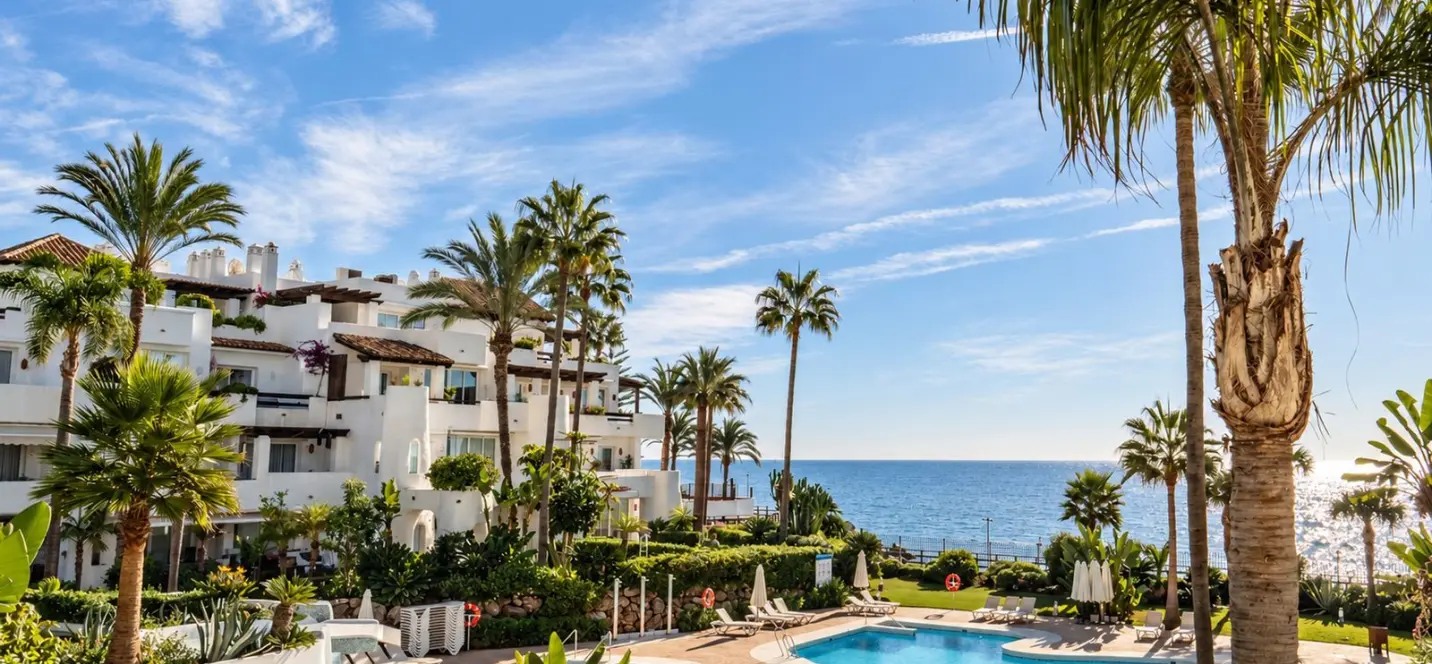 Venta de apartamento en planta media en Puerto Banús 0