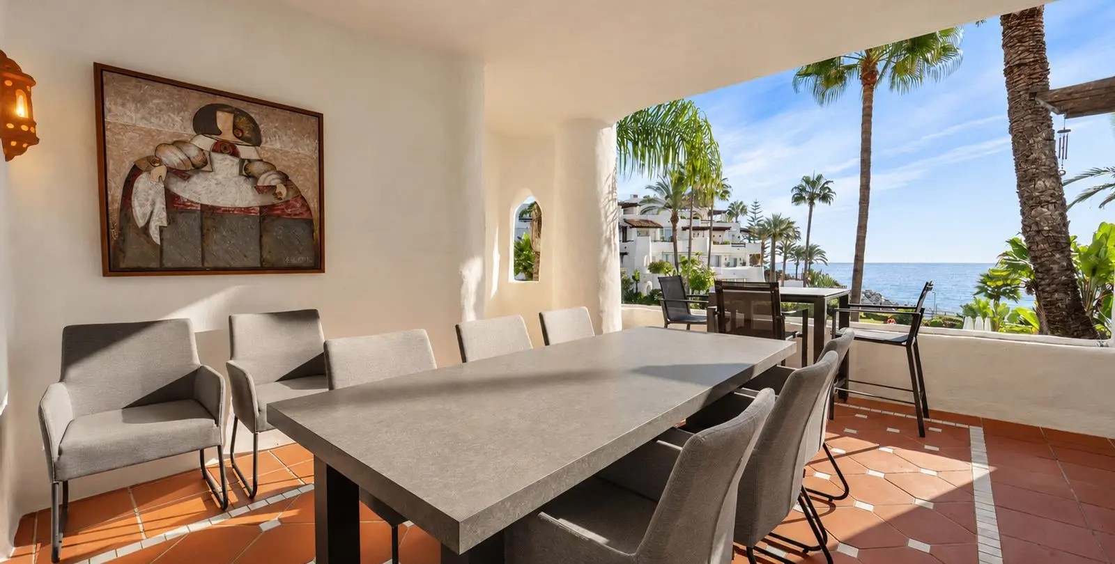 Venta de apartamento en planta media en Puerto Banús 4