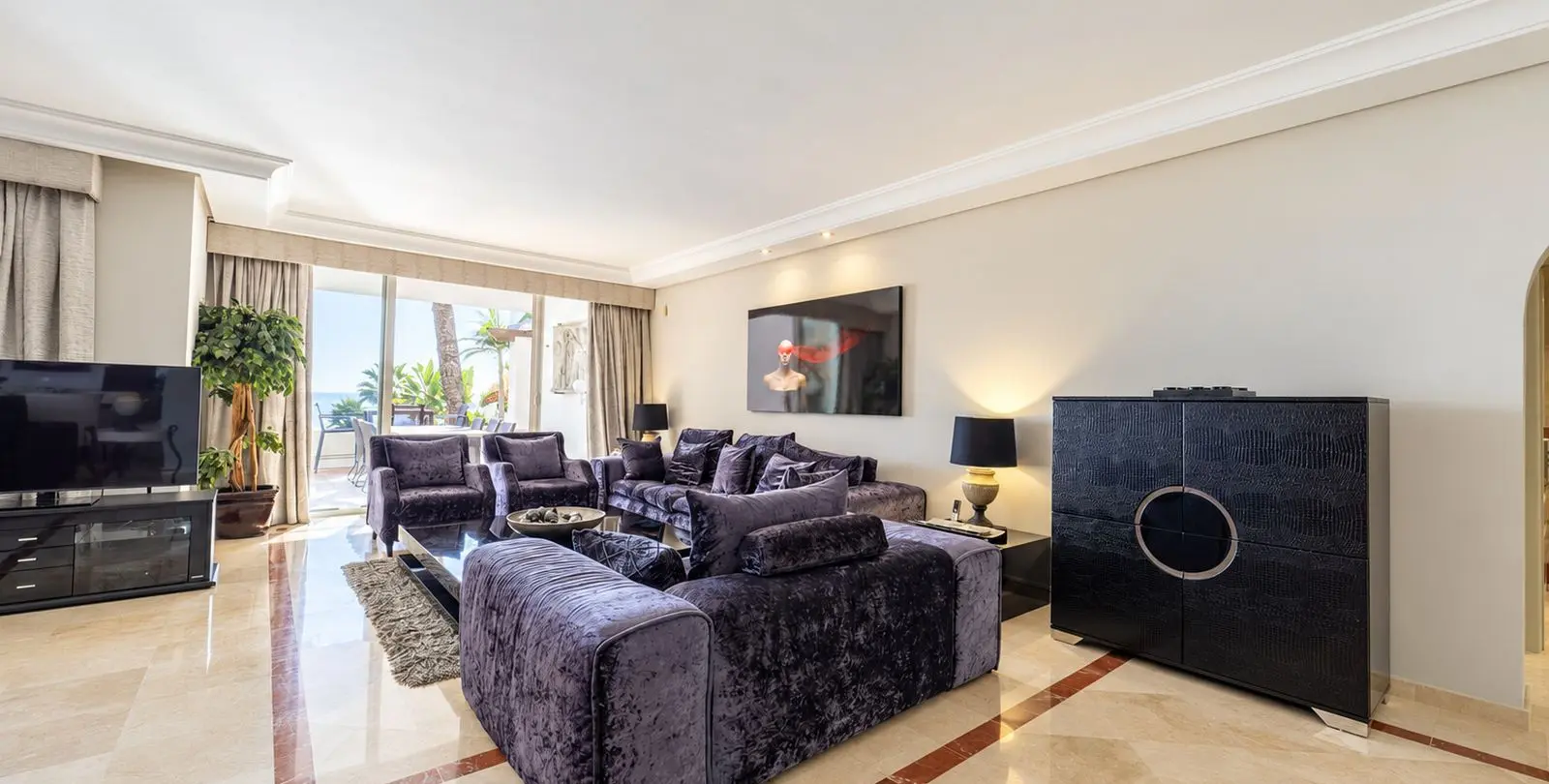 Venta de apartamento en planta media en Puerto Banús 7