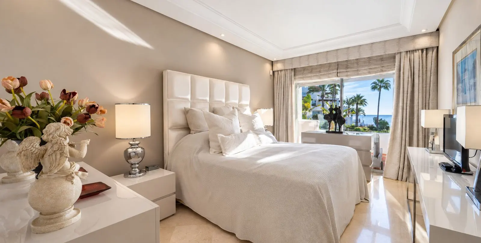 Venta de apartamento en planta media en Puerto Banús 13