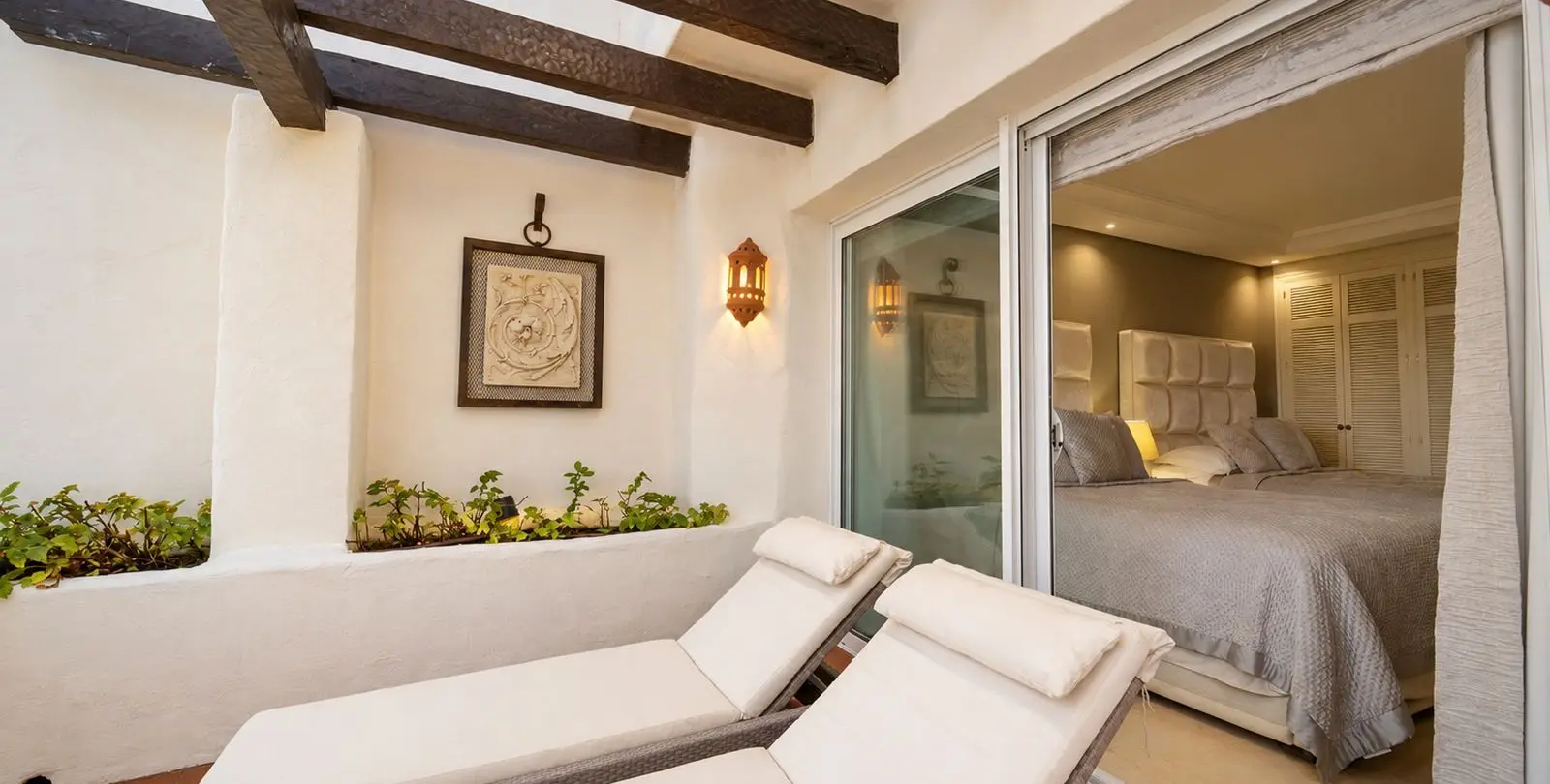 Venta de apartamento en planta media en Puerto Banús 15