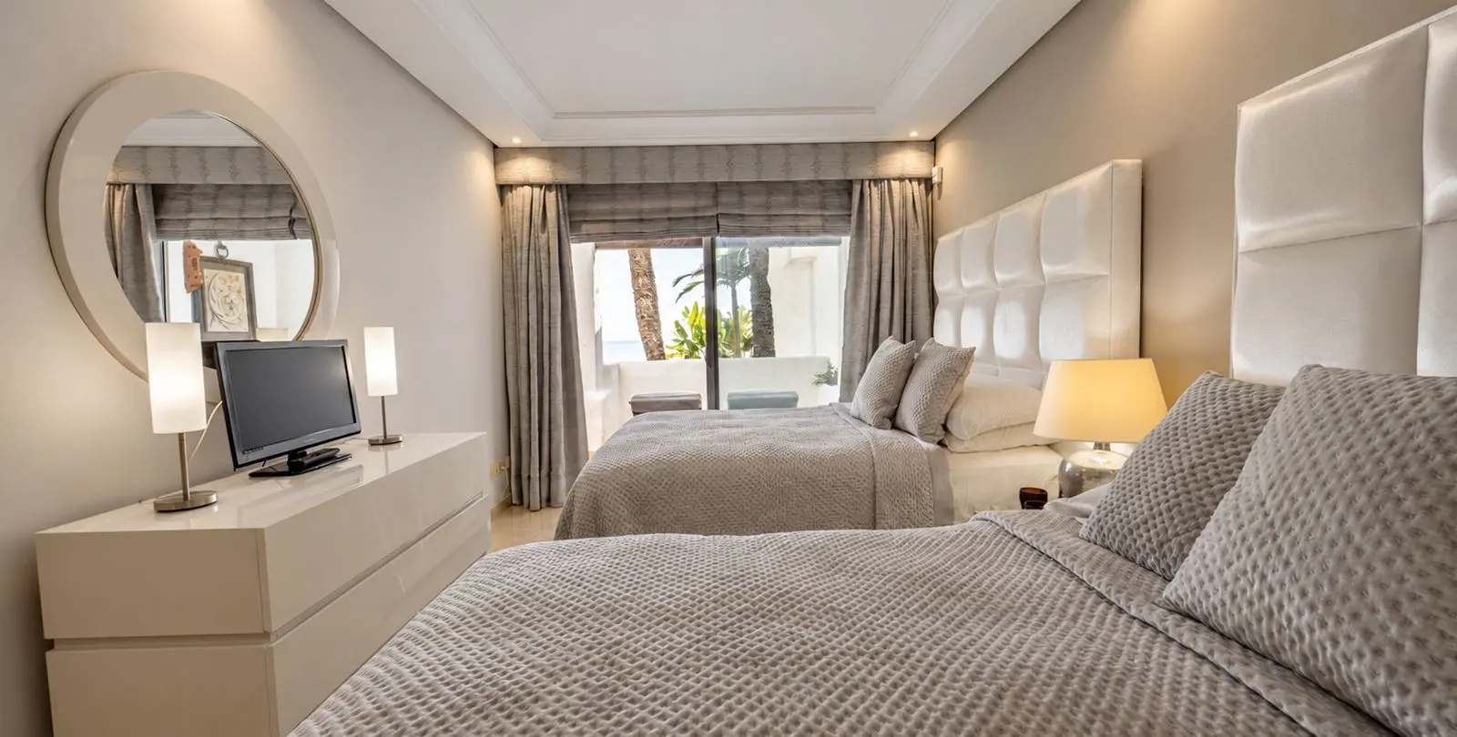 Venta de apartamento en planta media en Puerto Banús 16
