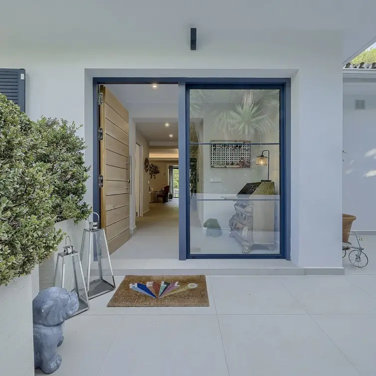 Venta de villa independiente en Los Monteros