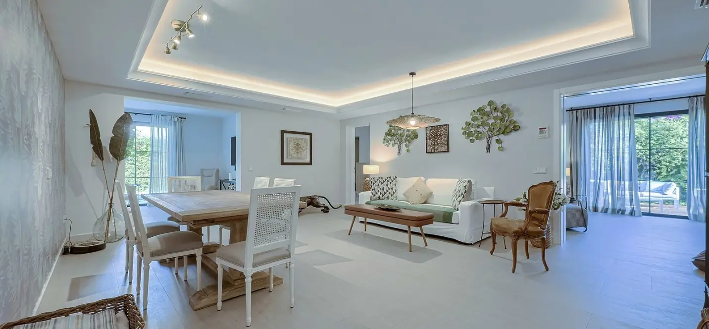 Venta de villa independiente en Los Monteros 3