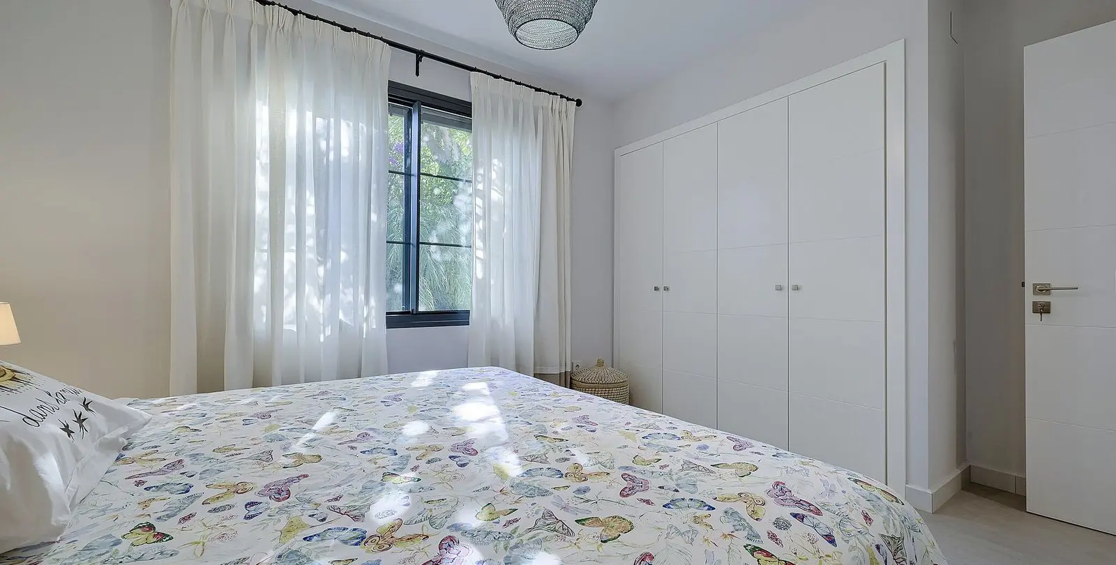 Venta de villa independiente en Los Monteros 23