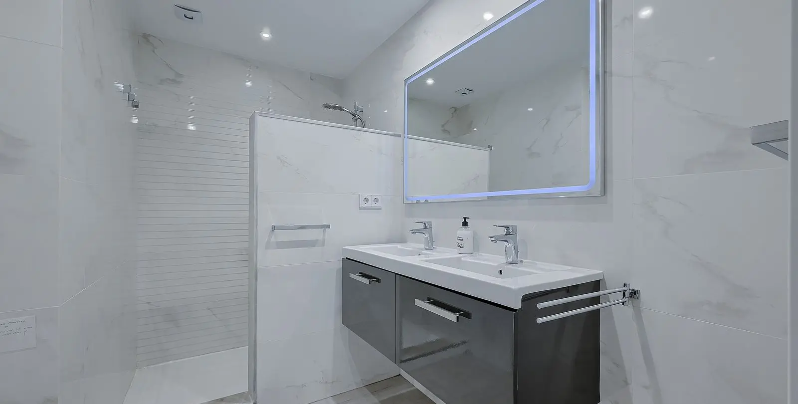 Venta de villa independiente en Los Monteros 24
