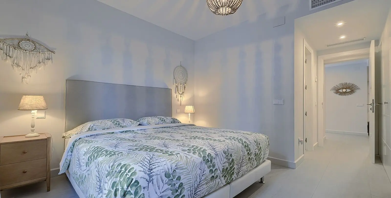 Venta de villa independiente en Los Monteros 26